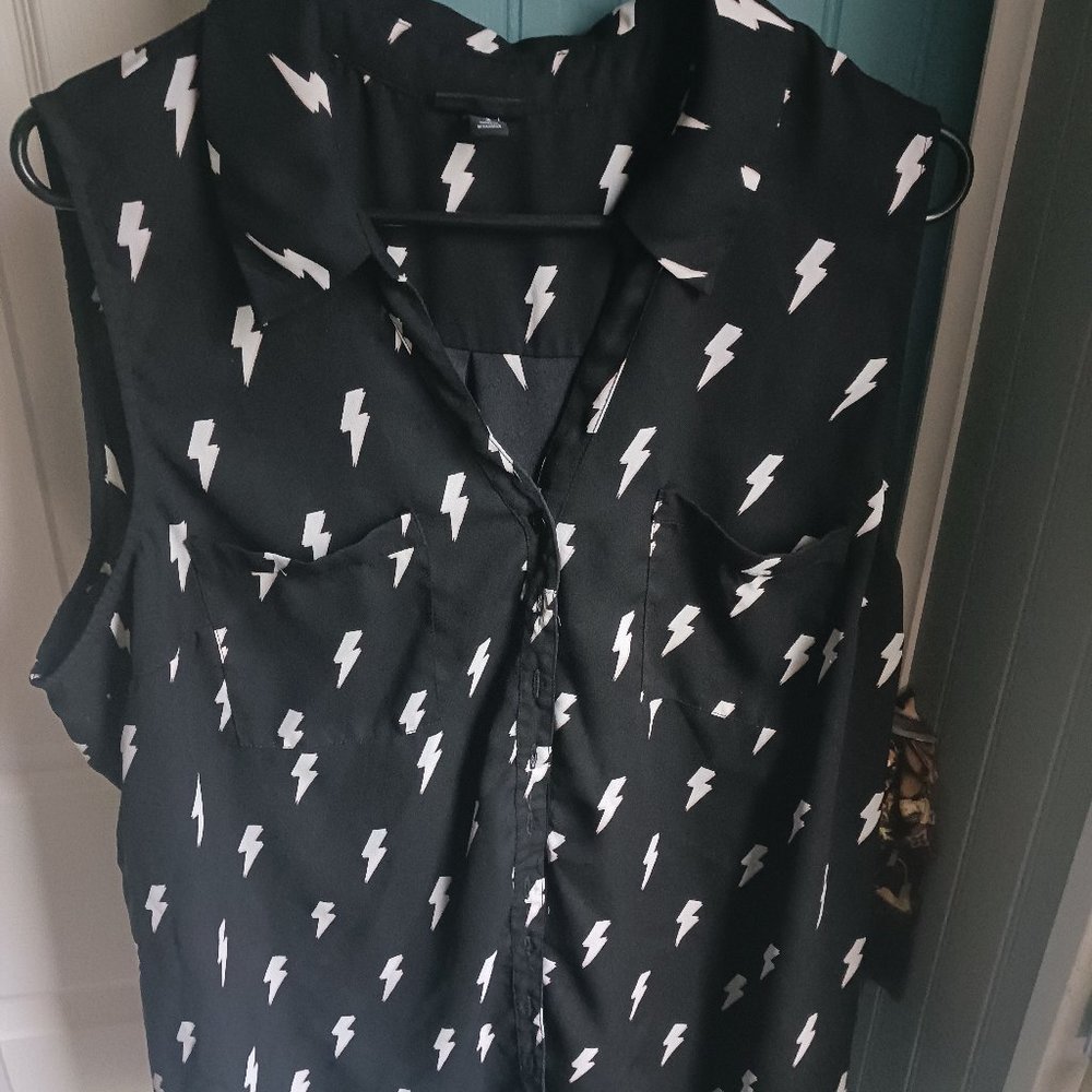 sleeveless button down, black with lightning bolt print